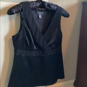 Banana Republic 100% silk, lined V-neck top with side zipper